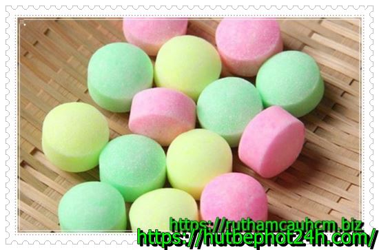 Treo long n&atilde;o trong nh&agrave; vệ sinh để khử m&ugrave;i h&ocirc;i