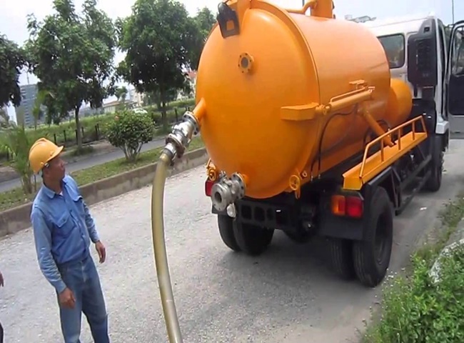 h&uacute;t bể phốt huyện nh&agrave; b&egrave; nh&acirc;n vi&ecirc;n chăm chỉ