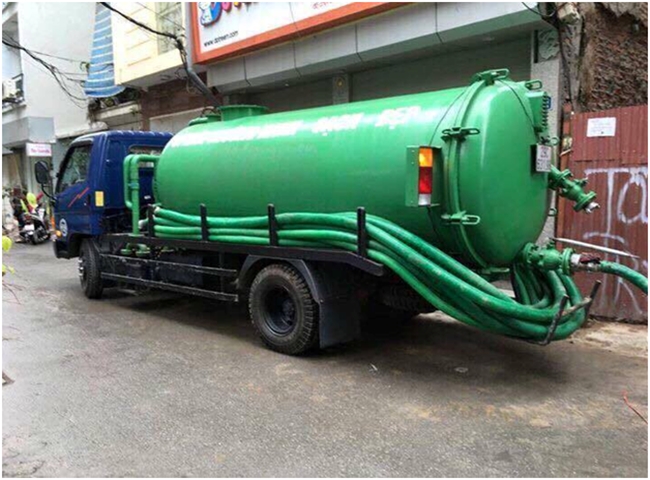 H&uacute;t bể phốt quận 4 tại nh&agrave; d&acirc;n