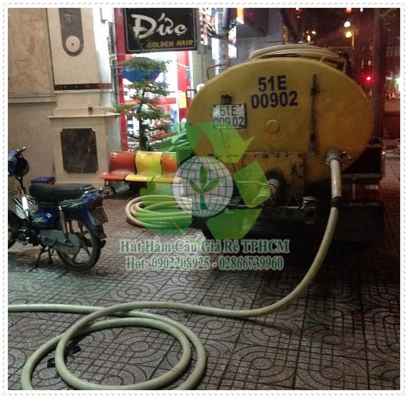 Sử dụng dung dịch h&oacute;a chất để l&agrave;m sạch đường ống nước sinh hoạt